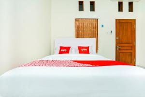 OYO 1642 Penginapan Anggrek Syariah 2