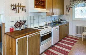 Amazing Home In Mjöbäck