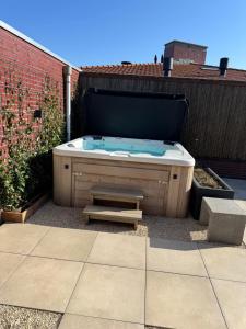 Penthouse with Private Rooftop Jacuzzi, Sauna and panorama lake view