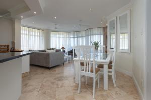 101 Oyster Schelles - by Stay in Umhlanga