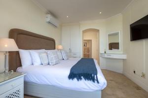 101 Oyster Schelles - by Stay in Umhlanga