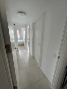 Brand New Apartment on Top Floor, 5 min from Center, 15 min from Beach