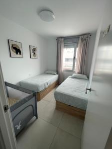 Brand New Apartment on Top Floor, 5 min from Center, 15 min from Beach