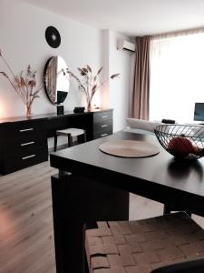 Boho Studio 4 pools 10min to the beach