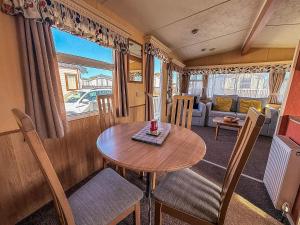 Spacious Caravan For Hire With Decking By The Beach In Suffolk Ref 40094Nd