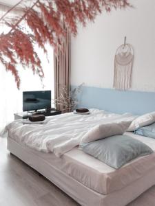 Boho Studio 4 pools 10min to the beach