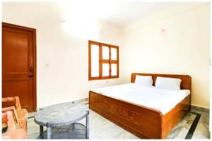 HARIDWAR HOTEL Bameshwari Best Location