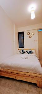 Chic Rustic Studio Retreat