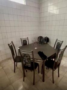 Quartos Quintal Bueno! Com ar, tv e internet no melhor bairro de Goiânia! Perto do Goiânia Shopping, Parque Areião Hospital Premium Mater Dei OVG Vaca Brava Marista Campo do Goiás!