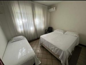 Quartos Quintal Bueno! Com ar, tv e internet no melhor bairro de Goiânia! Perto do Goiânia Shopping, Parque Areião Hospital Premium Mater Dei OVG Vaca Brava Marista Campo do Goiás!