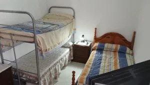 Habitacion Privada Triple con camas Individuales Toledo - Las Nieves