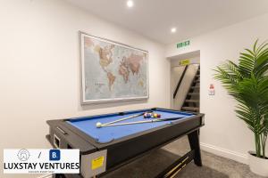 Luxury 2 Bedroom Maisonette with Games Room - Free Car Parking - 5 Minute Drive to Brighton Beach & City Centre - Sleeps 8