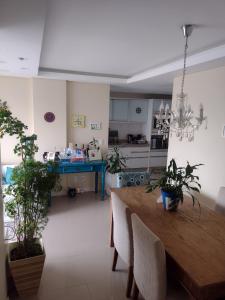 Apto vista magnífica condomínio familiar Floripa