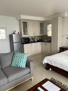 Seaview Sunset Boutique Apartments - Solar powered