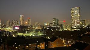 Sunset Heights Bright 2BR with City Views and Free Parking