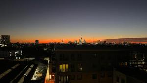 Sunset Heights Bright 2BR with City Views and Free Parking