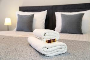 Maxim Deluxe Rooms with Balcony & Private Bathrooms - Downtown Spalato, Quiet Neighborhood