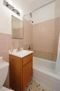 Amazing Upper East Side Studio! Epic Location!