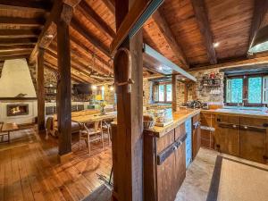 Cabaña La Gurueba, frente rio y cascada