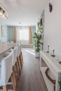 Beautiful 3 room apartment - Parking -Centre -Tram