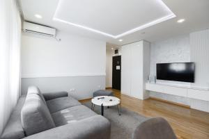 One-Bedroom Apartment room in White Apartments