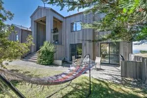 Stunning views near beaches and bluff - Walsh Landing