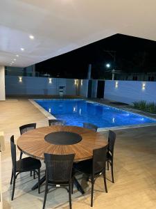 Luxuosa casa, a 150m da praia