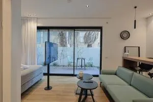 Garden Studio Beach Apartment - Тель-Авив