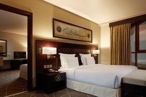Executive Suite with City View room in Pullman Zamzam Madina