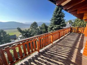 Chalets Charmant Chalet avec Cheminee et Terrasse aux Angles - FR-1-593-128 : photos des chambres