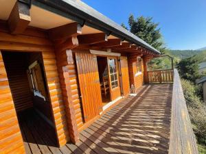 Chalets Charmant Chalet avec Cheminee et Terrasse aux Angles - FR-1-593-128 : photos des chambres