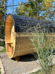 Bläk Kabin - Ski Tremblant, Sauna, Hot Tub and Yoga