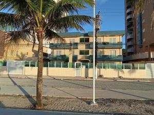 Apto em Prédio Frente pro Mar com WiFi 2 Qtos Garagem MongaguáSP