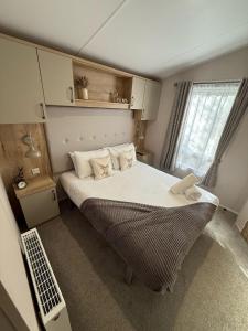 Cuckoo Lodge with Hot Tub at Brickyard Lakes