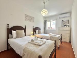 Beach 15 min away! - Rustic with AC and WiFi