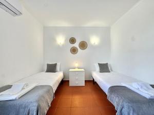 Beach 15 min away! - Rustic with AC and WiFi