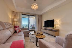 Amazing frontline beach apartment with sea and mountain views