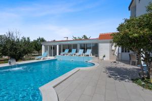 Villa Almas with swimming pool, tennis court, sauna, gym, grill house