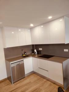 Claudia Luxury Apartment near the beach with a pool, gym, and secure gated parking