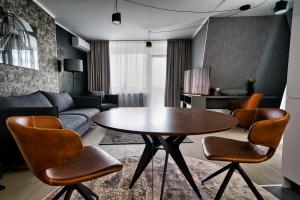 Scan QR code for apartment video tour - free parking, gym access, air conditioning, kitchen and more in central Riga