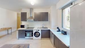 Superbe T2 refait à neuf avec balcon vue montagne à un arrêt de Monaco