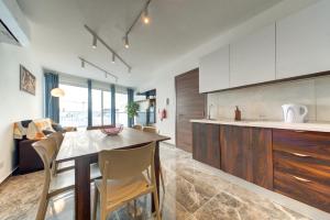 Modern 3BR Penthouse with Valletta Views & Terrace