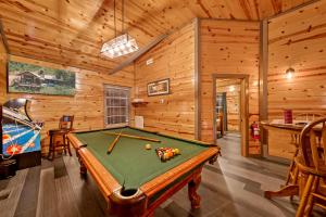 Indoor Heated Pool, Alpine Resort Near Dollywood, Theater & Game Room, Hot Tub
