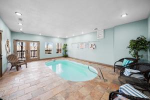 Indoor Heated Pool, Alpine Resort Near Dollywood, Theater & Game Room, Hot Tub