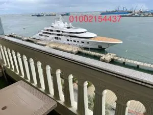 شقة عائليه كبيره مطله علي قناة السويس والبحر 702 - 塞得港