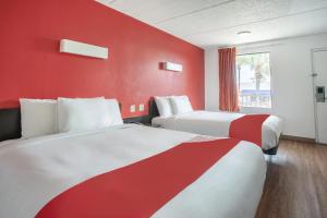 2 Queen Bed Smoking room in OYO Hotel Lake Park/Valdosta I-75