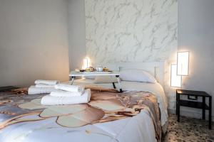 A cartulina e Napulè Attico con Vista Porto Ascensore Colazione Inclusa Struttura nel cuore autentico di Napoli a 5 minuti dalla Stazione Centrale e dal Centro Storico AC