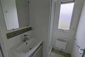 Chalets Beautiful 3-bedroom mobil home - near the beach : photos des chambres