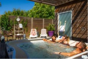 Chalets Beautiful 3-bedroom mobil home - near the beach : photos des chambres
