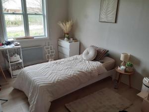 Maisons de vacances Notre nid d'amour - jacuzzi, piscine, billard, bar exterieur, terrain de boules : photos des chambres